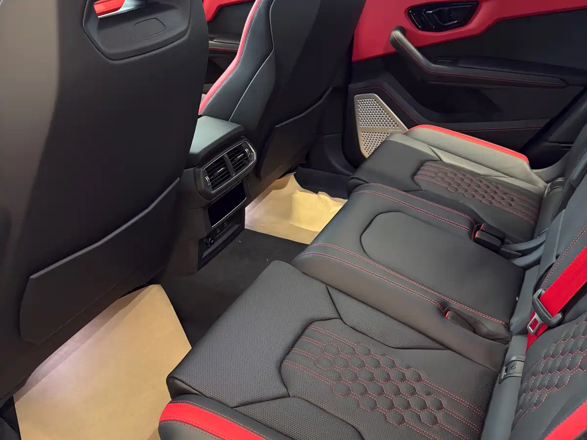Lamborghini Urus SE 2025 4.0T Standard Edition фото 4