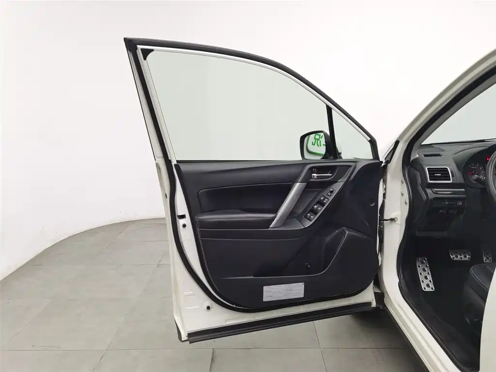 Subaru Forester 2015 2.5i Special Commemorative Edition фото 8