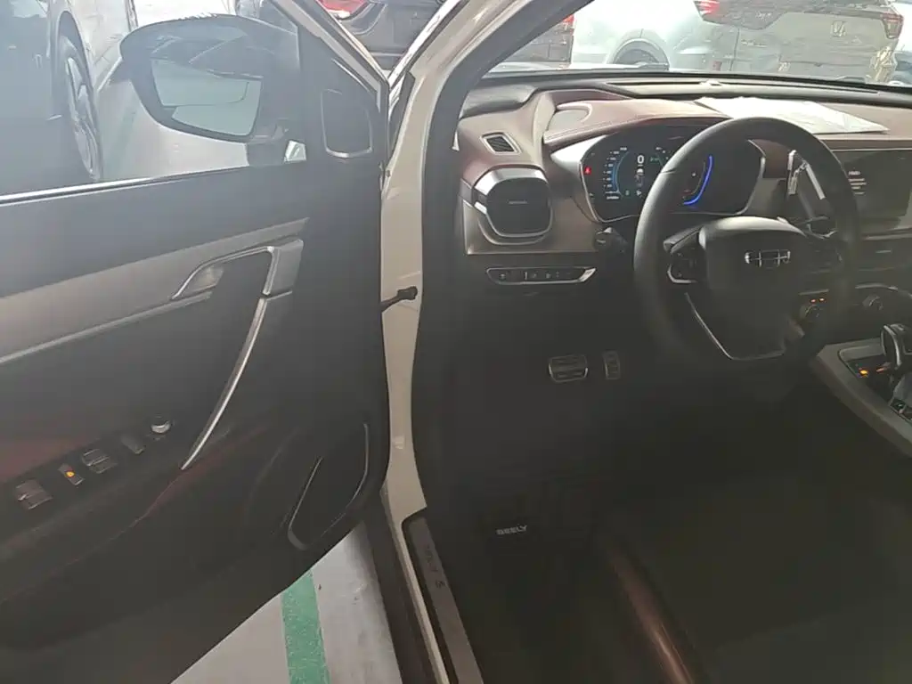 Geely Binyue 2019 2019 Sport 260T DCT Battle China VI