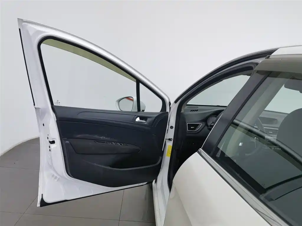 Peugeot 308 2014 Model Joy Edition Classic 1.6L Manual Superior Style фото 8