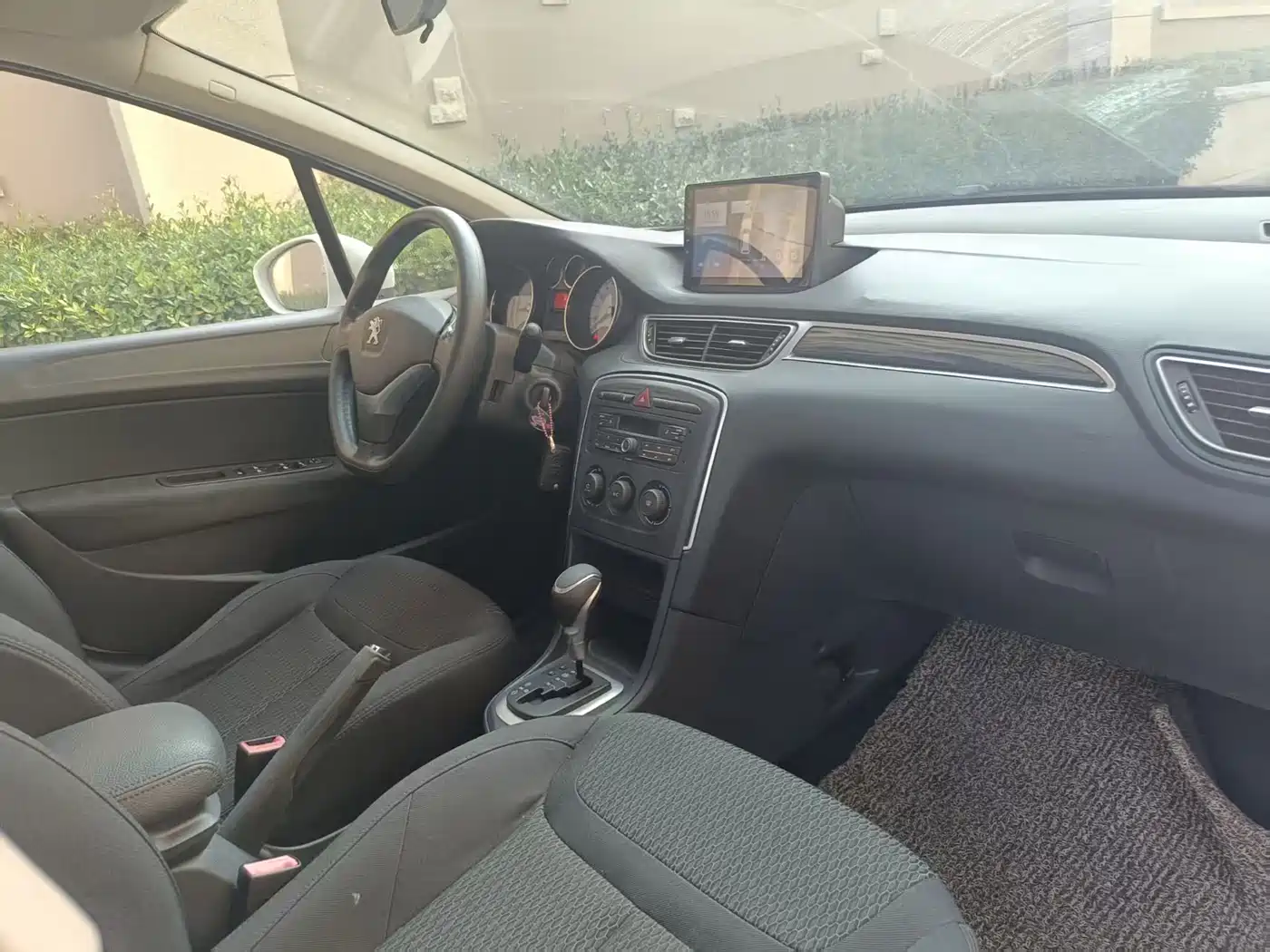 Peugeot 308 2014 Model Joy Edition Classic 1.6L Automatic Superior Style фото 10