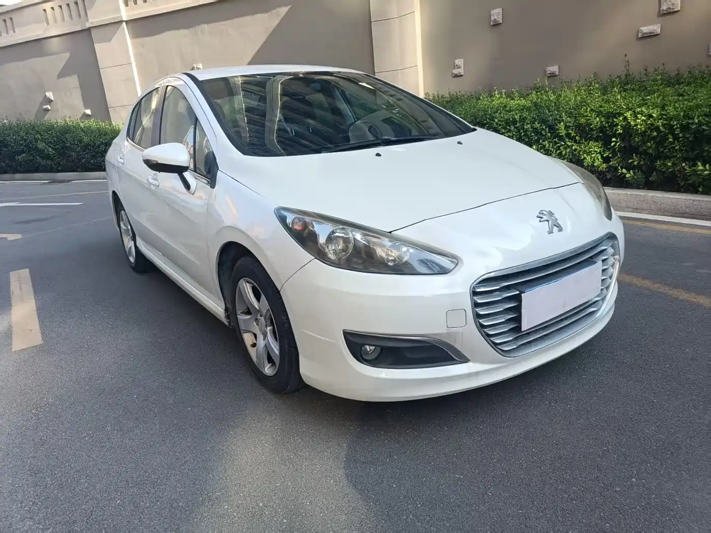 Peugeot 308 2014 Model Joy Edition Classic 1.6L Automatic Superior Style фото 2