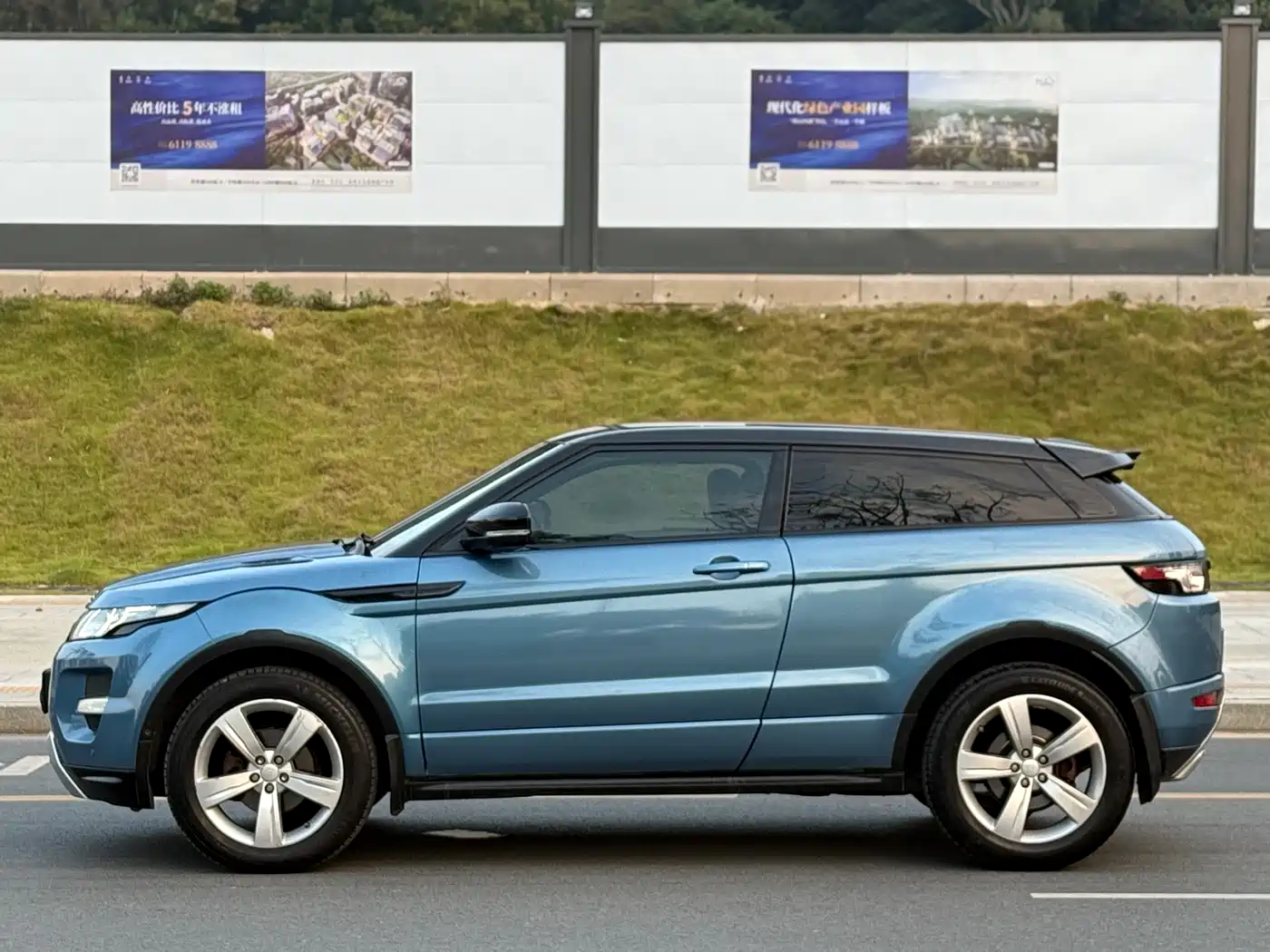 Land Rover Range Rover Evoque (Import) 2013 Model 2.0T 3-Door Victoria Limited Edition фото 5