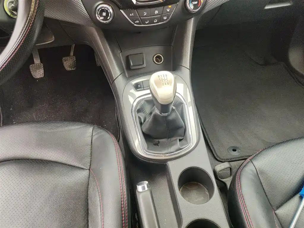 Chevrolet Cruze 2017 1.5L Manual Pioneer фото 10