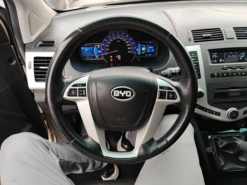 BYD S6 2015 2014 Model 2.0L Manual Luxury 5-Seater