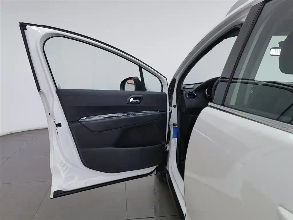 Peugeot 3008 2015 2.0L Automatic Classic Edition фото 8