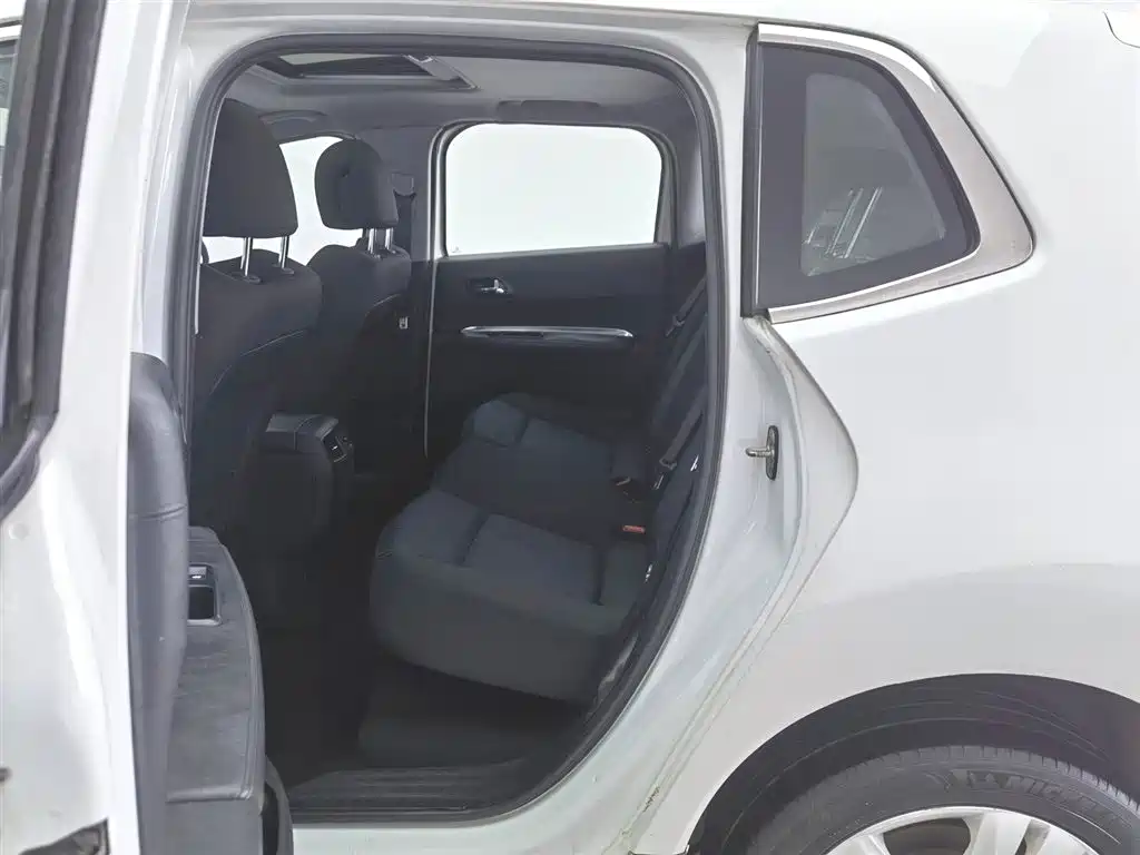 Peugeot 3008 2015 2.0L Automatic Classic Edition фото 15
