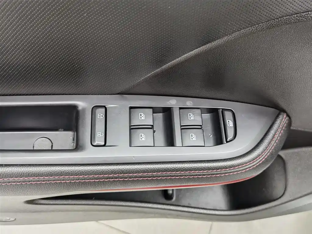 Chevrolet Monza 2019 RS 330T Auto Smooth Edition China VI фото 9
