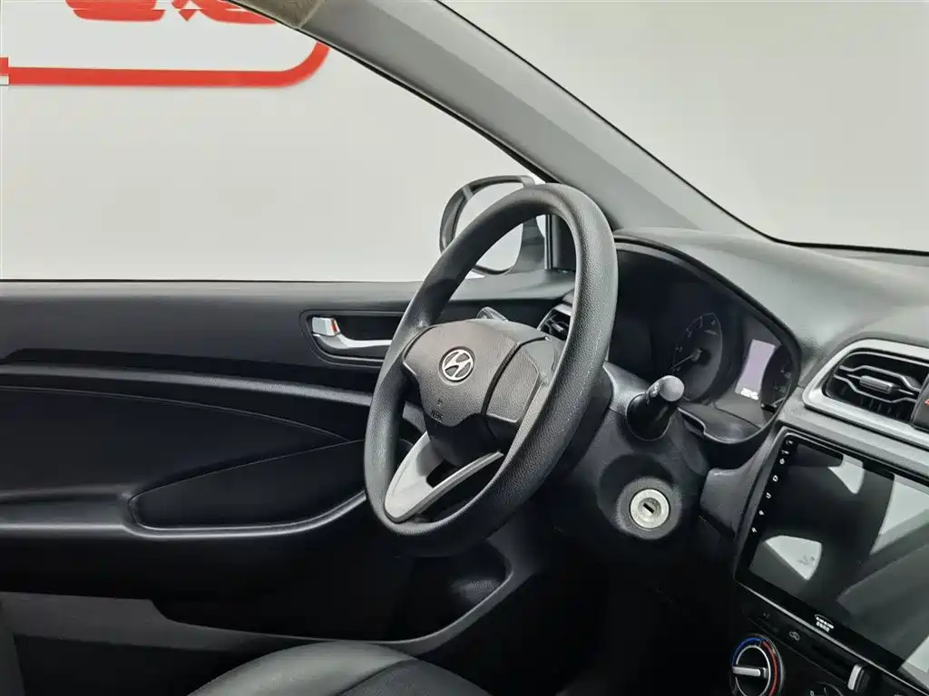 Hyundai Verna 2017 1.4L Manual Renewal Edition China VI фото 22