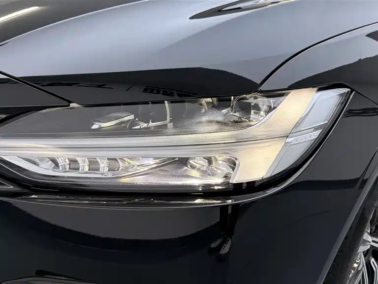 VOLVO S90 PLUG IN HYBRID