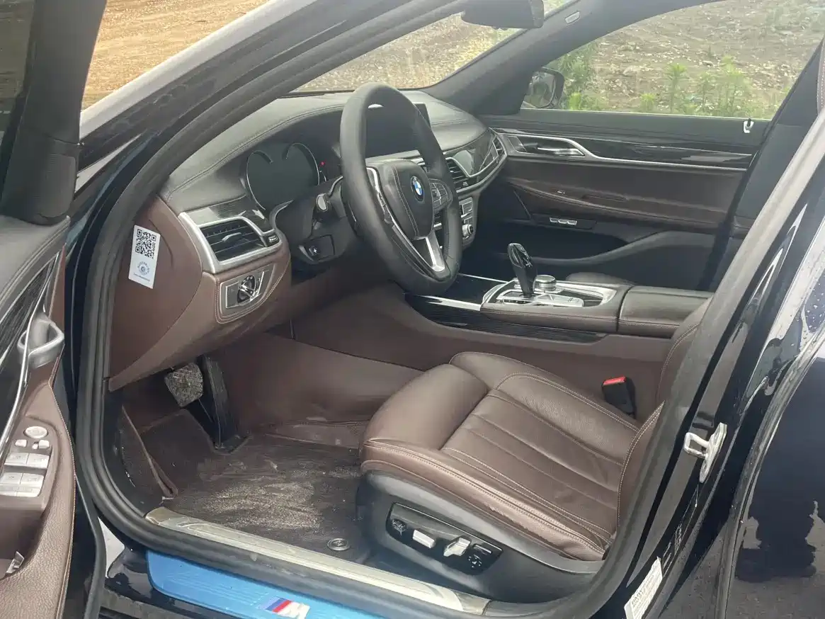 BMW 7 Series 2017 730Li Leading Edition фото 4