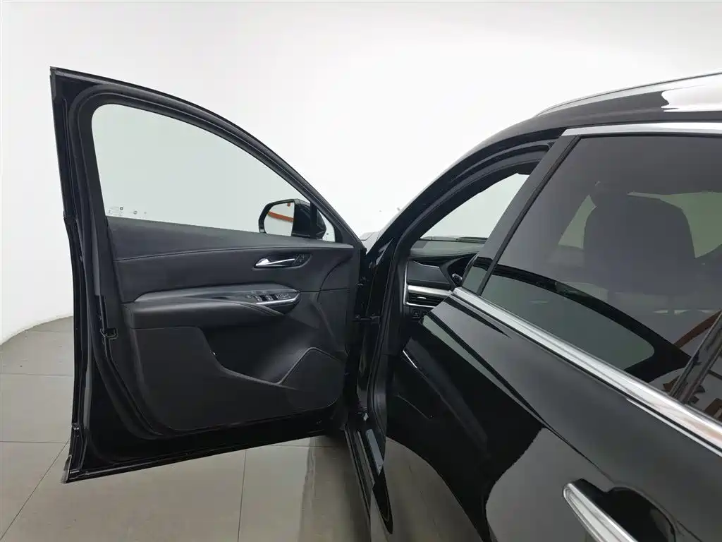 Cadillac XT4 2020 28T FWD Leading Trim фото 8