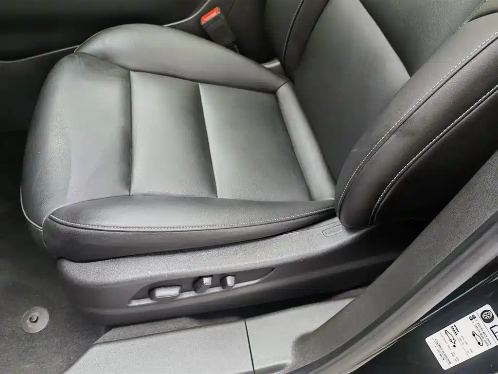 Cadillac XT4 2020 28T FWD Leading Trim фото 20