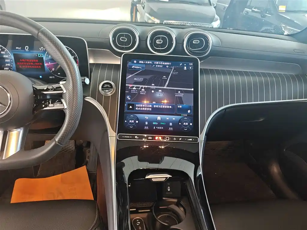 Mercedes-Benz GLC 2023 GLC 260 L 4MATIC Luxury 5-Seater фото 9