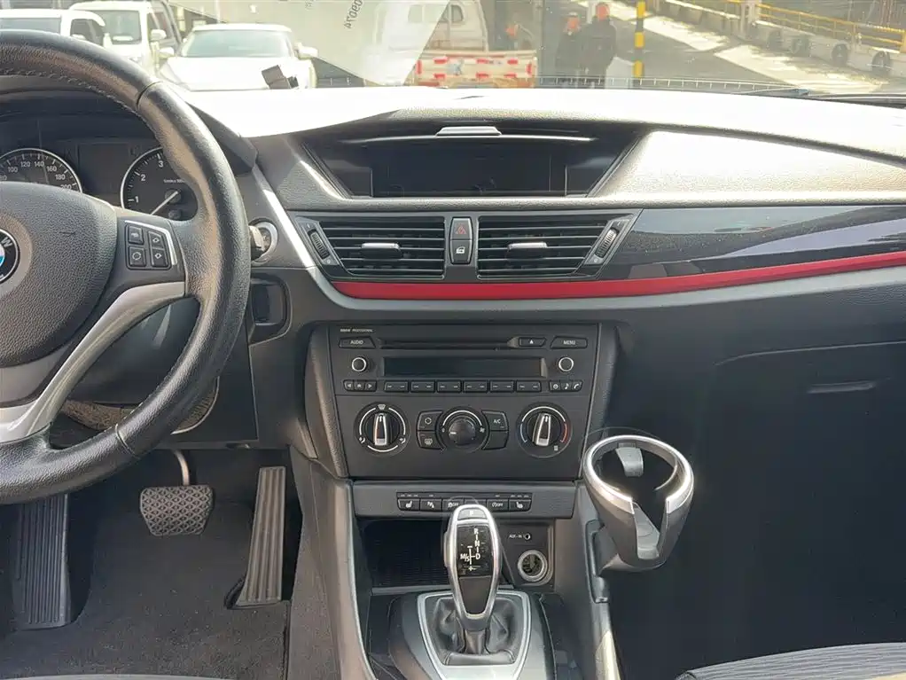 BMW X1 2015 Model sDrive18i Fashion Advanced Edition фото 2