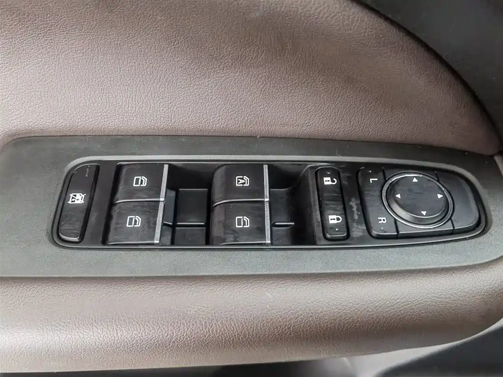 GAC Trumpchi Trumpchi M6 2019 270T DCT Luxury Edition (7-seater) (China VI) фото 9