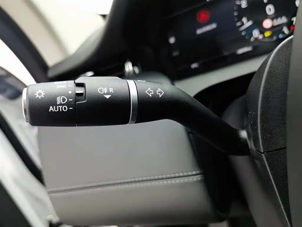 Land Rover Discovery Sport 2024 Luxury Custom Edition фото 21