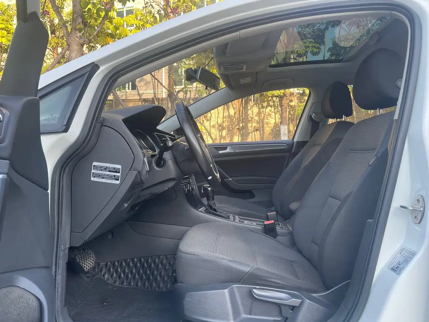 Volkswagen Golf 2017 230TSI Auto Comfort Millionth Anniversary Edition фото 4