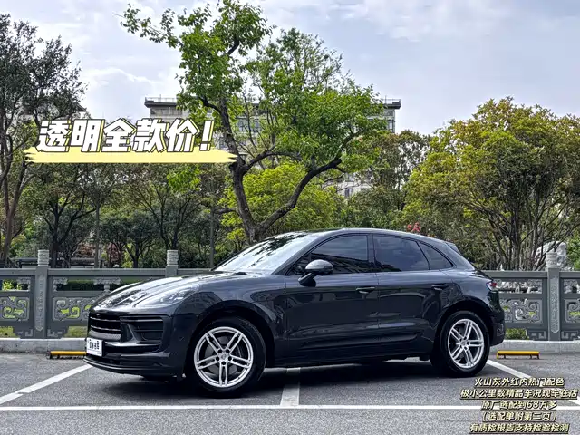 PORSCHE MACAN