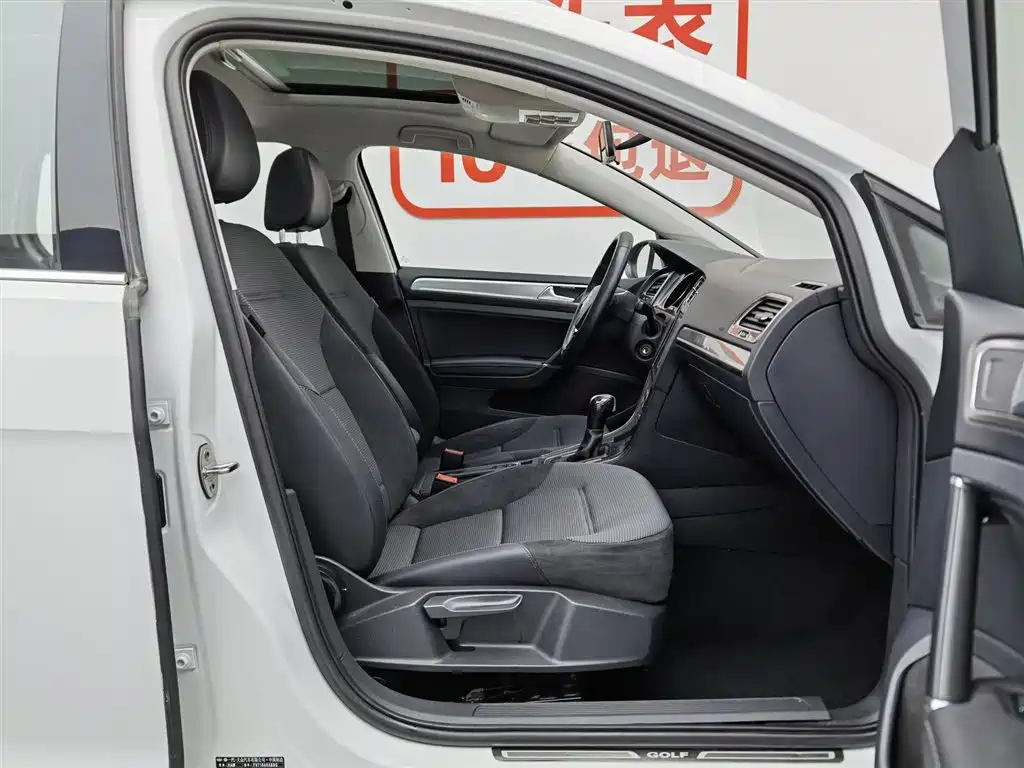 Volkswagen Golf 2018 1.6L Automatic Comfort фото 23