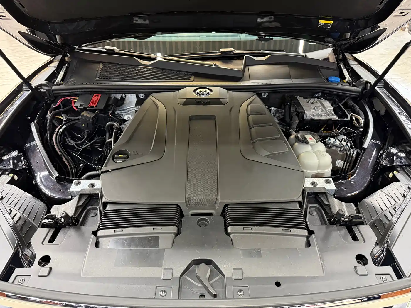 Volkswagen Touareg 2019 2.0TSI Sharp Wing Edition China VI фото 25
