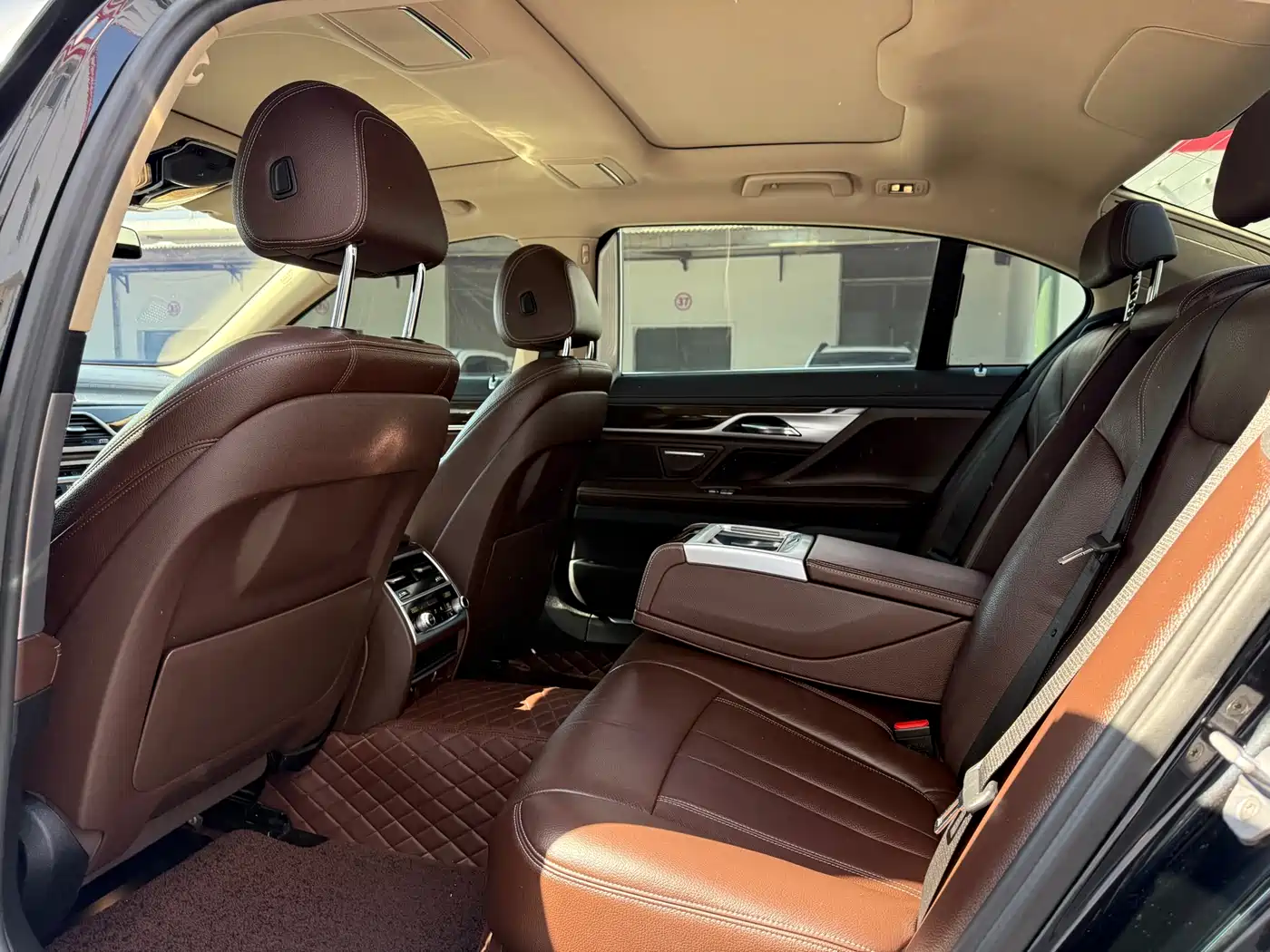 BMW 7 Series 2016 730Li Leading фото 19