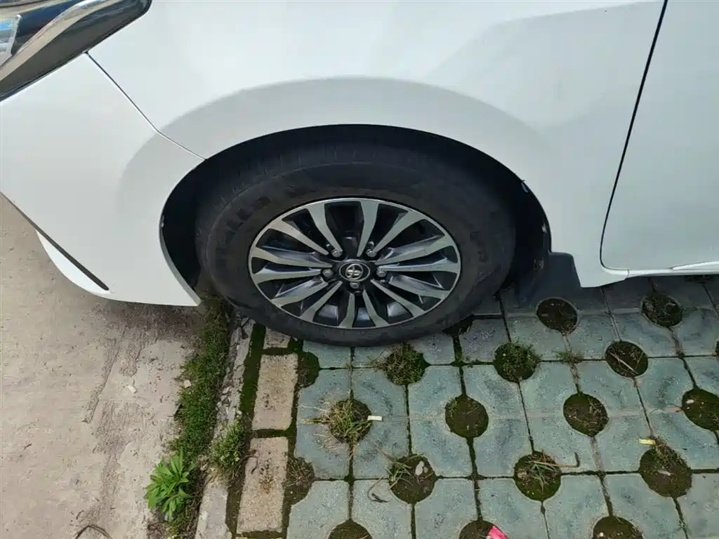 Toyota Corolla 2017 Facelift 1.2T S-CVT GL-i фото 23
