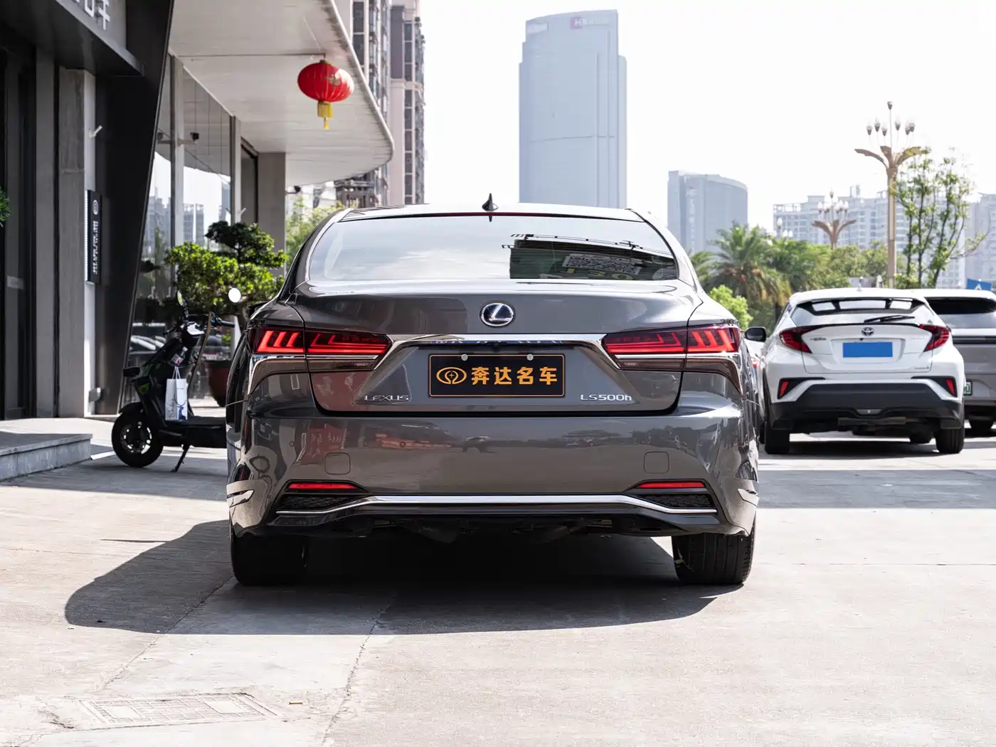 Lexus LS 2018 500h Luxury Edition China V фото 5