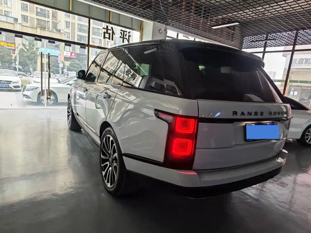 Land Rover Range Rover 2015 3.0 TDV6 Vogue фото 4