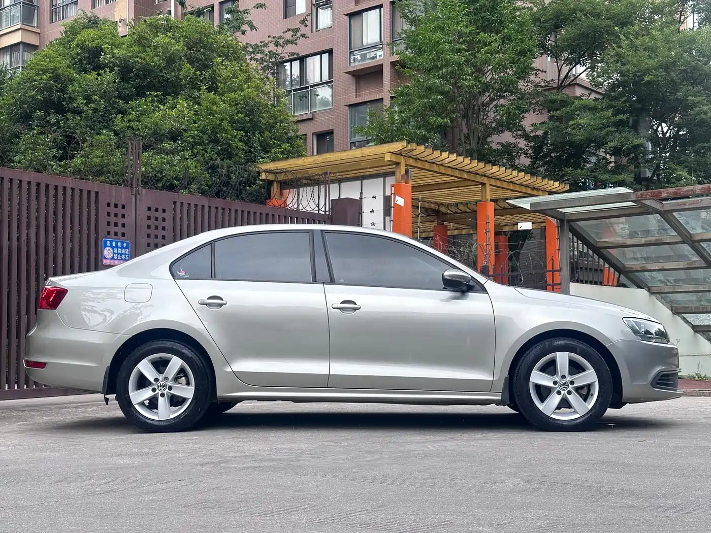 Volkswagen Sagitar 2012 Model 1.6L Automatic Fashion фото 10