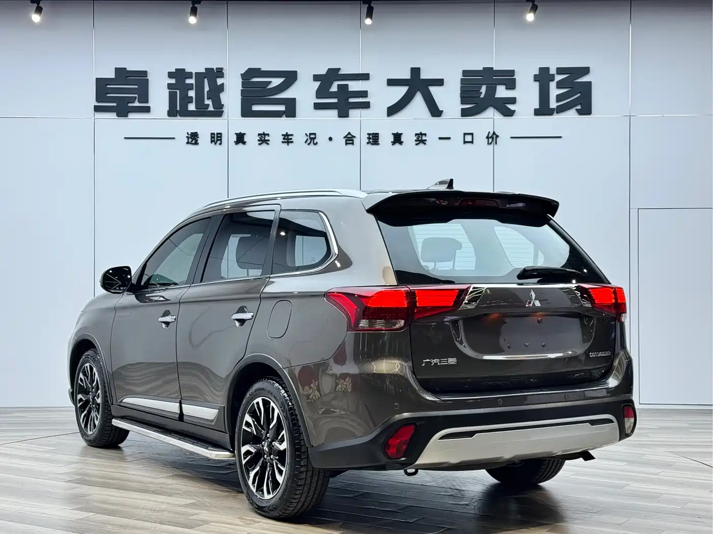 Mitsubishi Outlander 2019 2.4L 4WD Deluxe Edition 7-seater China V фото 5