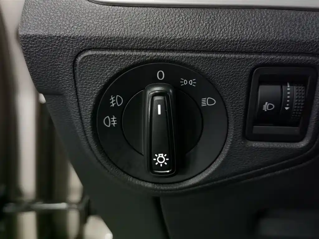 Volkswagen Lamando 2015 230TSI DSG Style фото 21