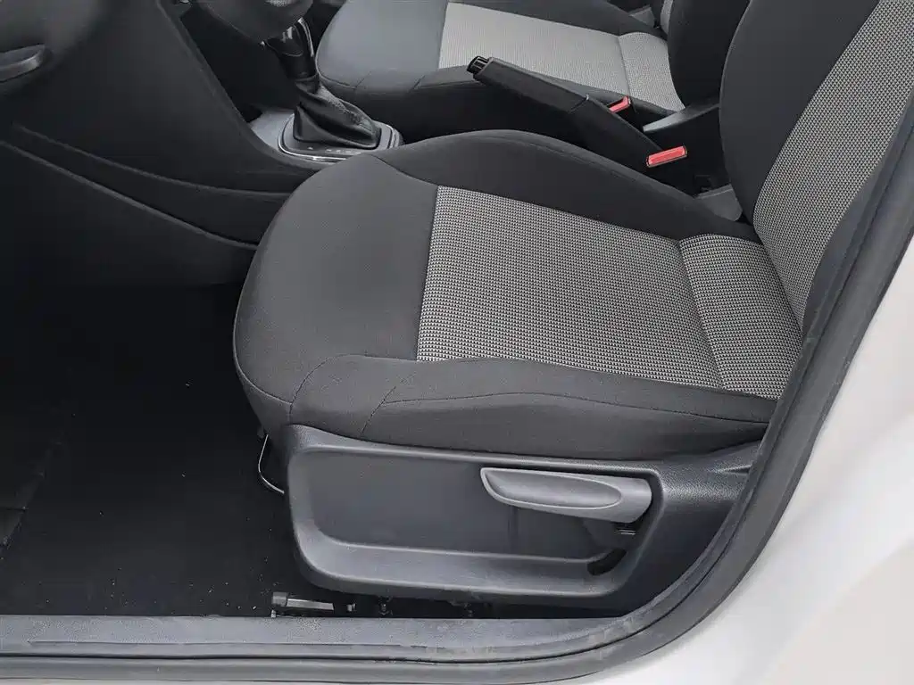 Volkswagen Polo 2016 1.4L Automatic Trend фото 20