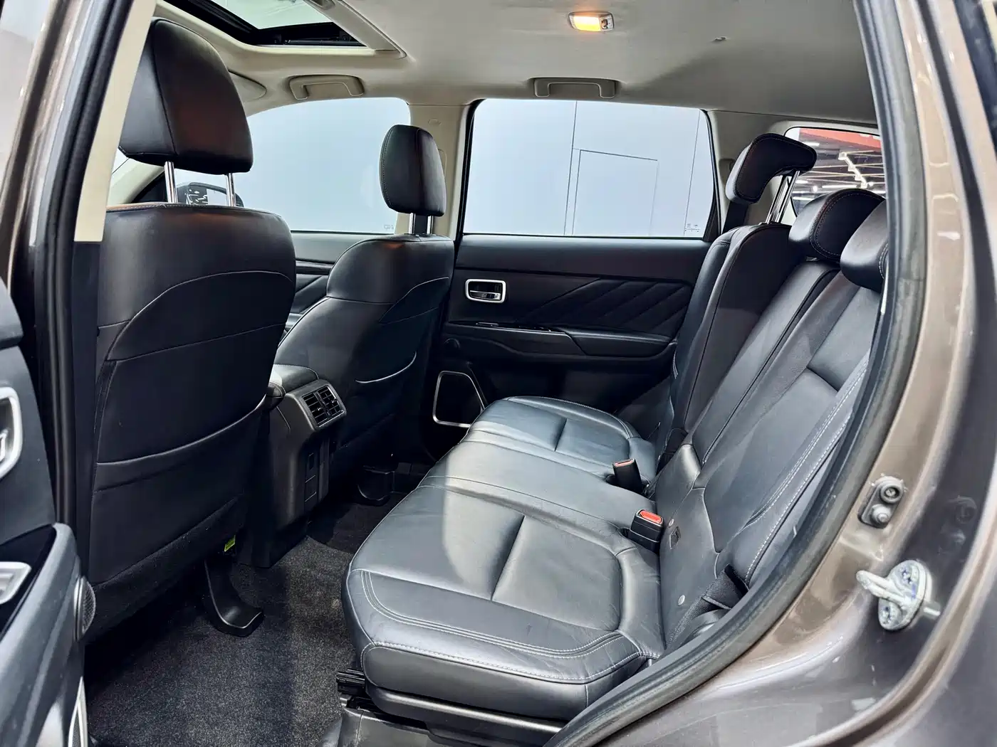 Mitsubishi Outlander 2019 2.4L 4WD Deluxe Edition 7-seater China V фото 10