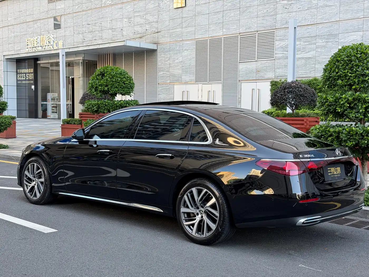 Mercedes-Benz E-Class 2024 E 300 L Fashion фото 4