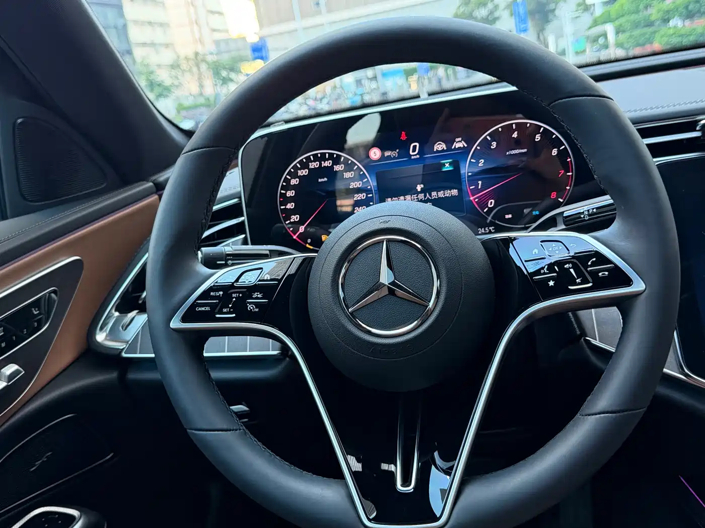 Mercedes-Benz E-Class 2024 E 300 L Fashion фото 23