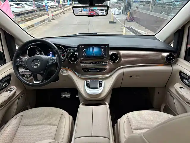 Mercedes-Benz V-Class 2022 V 260 L Long Wheelbase Prestige Edition — фото 4
