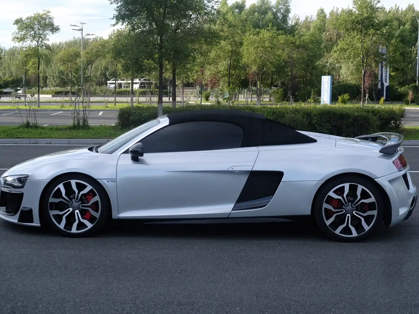 Photo 4 - Audi R8