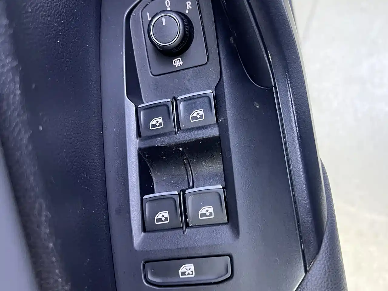 Volkswagen Sagitar 2023 Model Year 280TSI DSG Surpass Edition фото 17