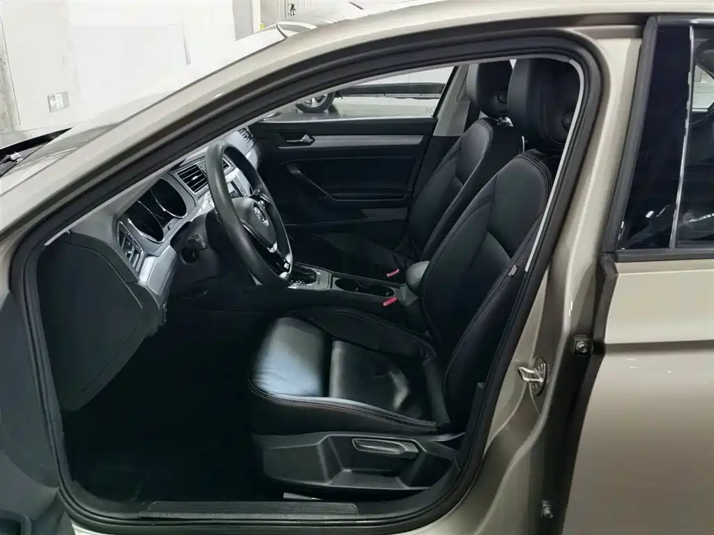 Volkswagen Lamando 2015 230TSI DSG Style фото 10