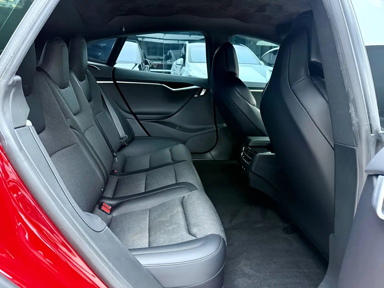 Фото 12 - Tesla Model S