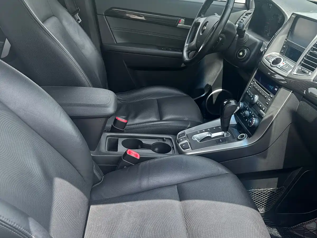 Chevrolet Captiva 2015 2.4L 2WD Urban Edition 7-seater фото 16