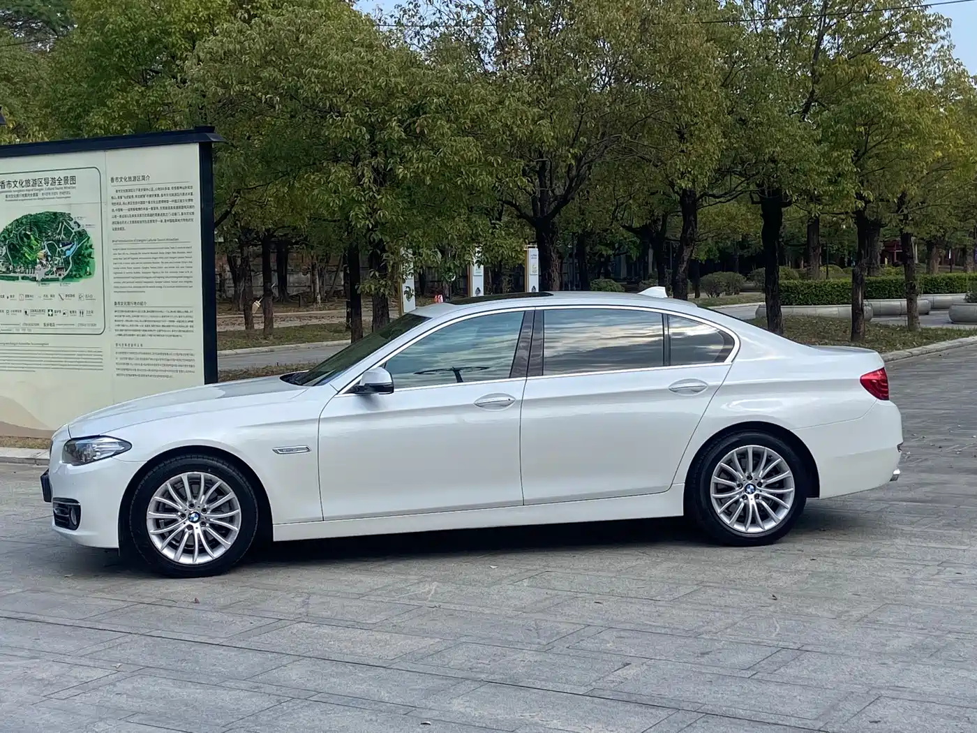 BMW 5 Series 2014 525Li Luxury Design Package фото 4