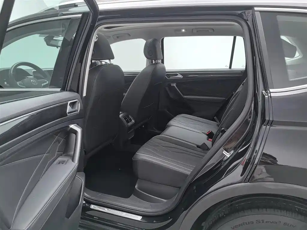 Volkswagen Tiguan L 2024 300TSI Auto 2WD Smart Edition фото 15