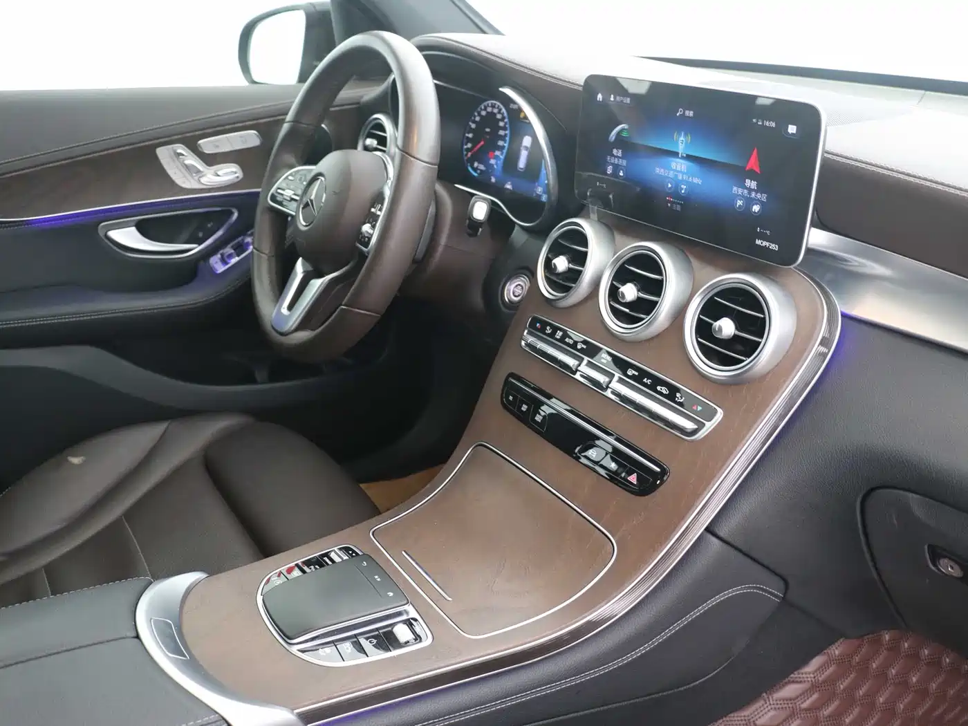 Mercedes-Benz GLC 2020 Facelift GLC 300 L 4MATIC Dynamic фото 6