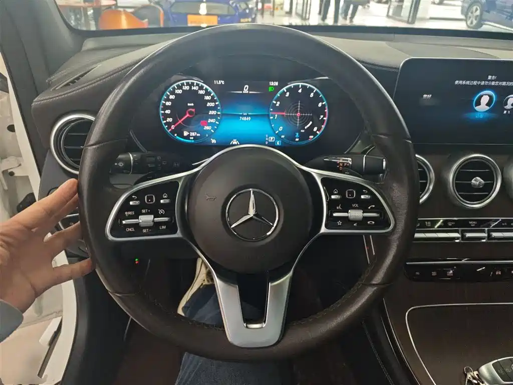 MERCEDES-BENZ GLC