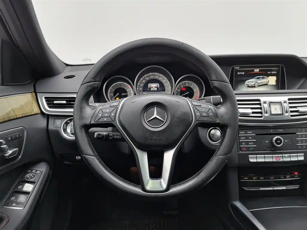 Mercedes-Benz E-Class 2015 Facelift E 260 L Sport фото 11
