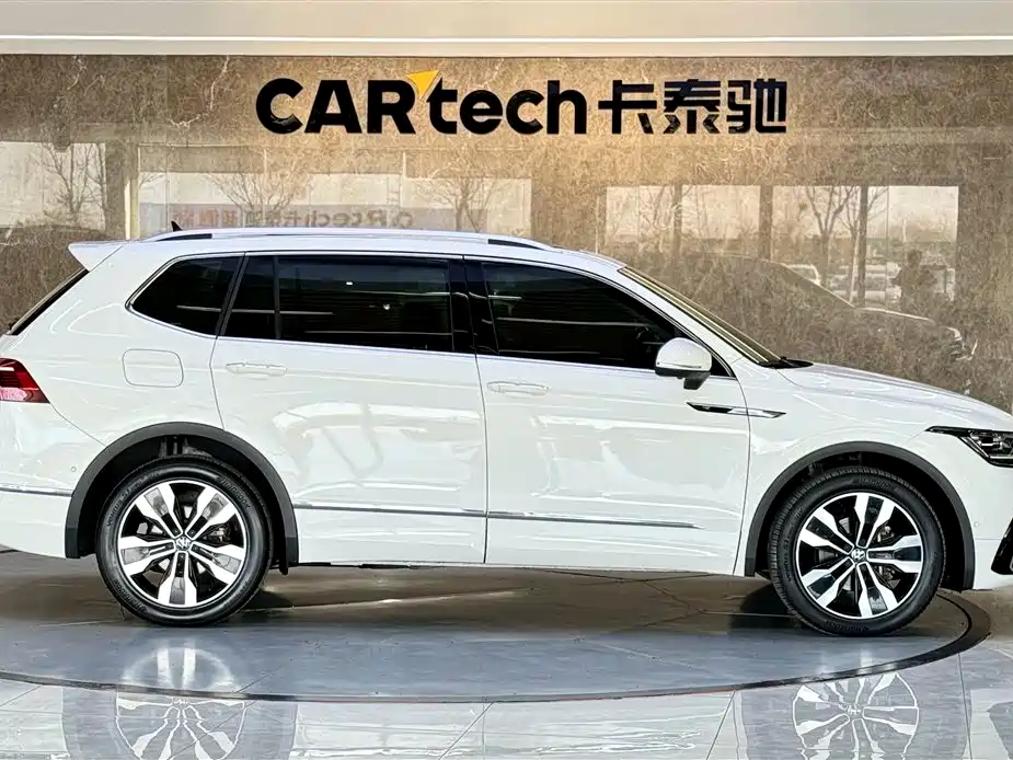 Volkswagen Tiguan L 2024 330TSI Automatic 2WD R-Line Premium Enjoyment Edition фото 4