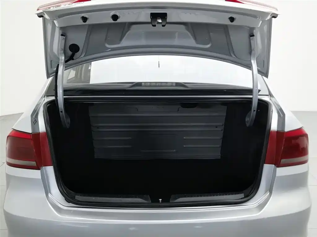 Volkswagen Santana 2015 1.4L Manual Trend Edition фото 16