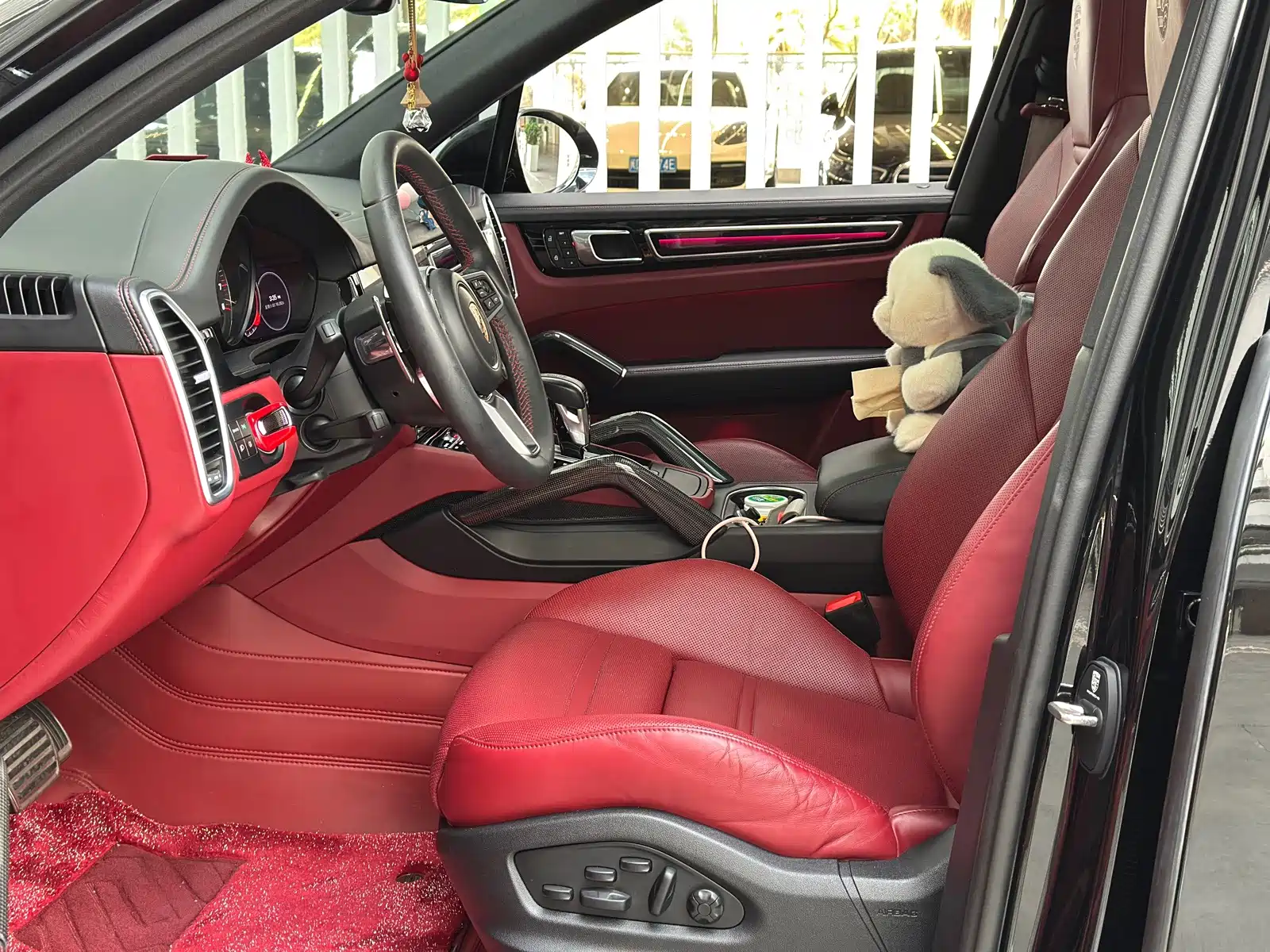 Photo 7 - Porsche Cayenne